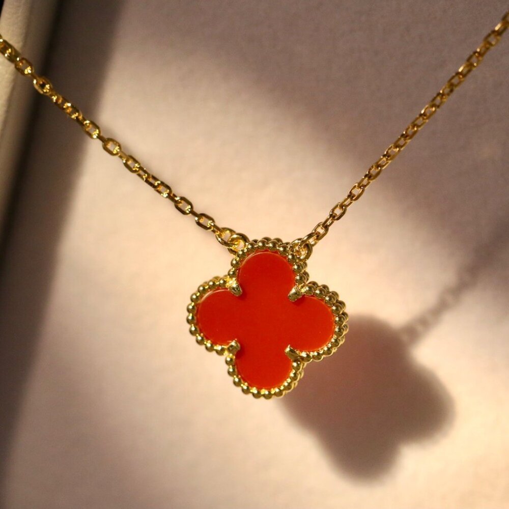 Authentic Van Cleef & Arpels fashion necklace